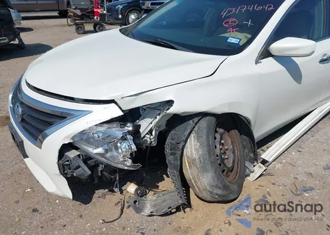 2013 Nissan Altima 2.5 S z USA, uszkodzony, nr VIN 1N4AL3AP0DN563945